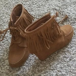 Moccasin wedge boots, size 8